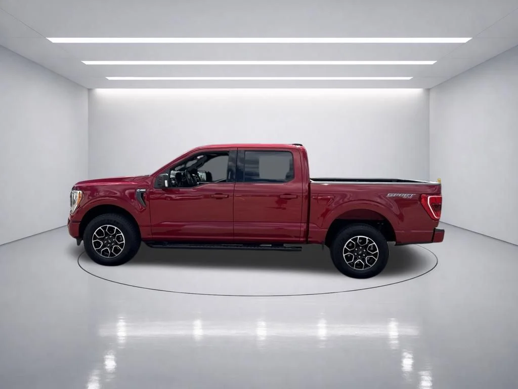 Used 2022 Rapid Red Metallic Tinted Clearcoat Ford XLT image 4