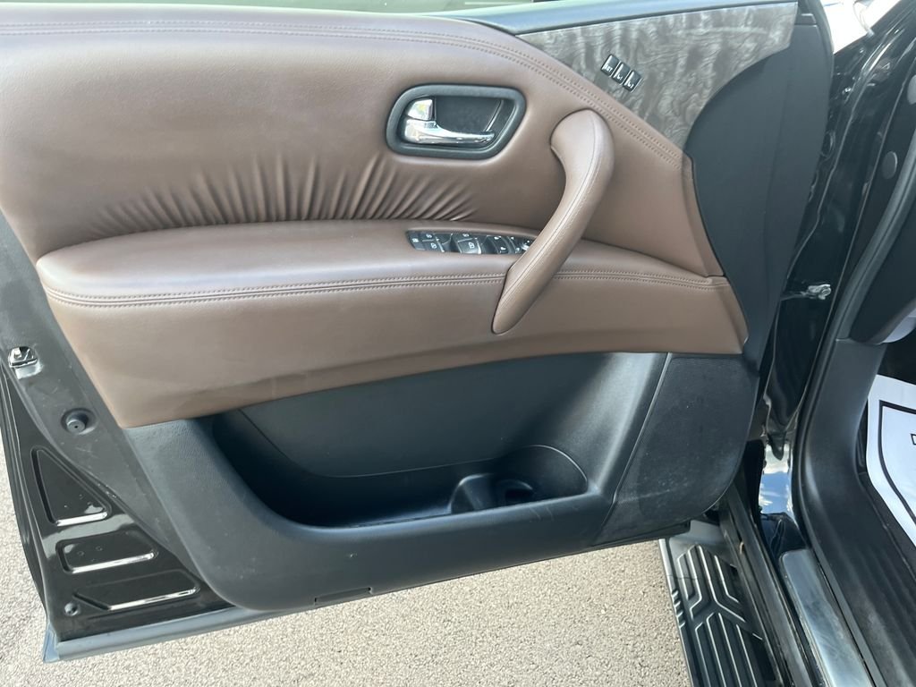 Used 2021 Black Nissan Platinum image 11
