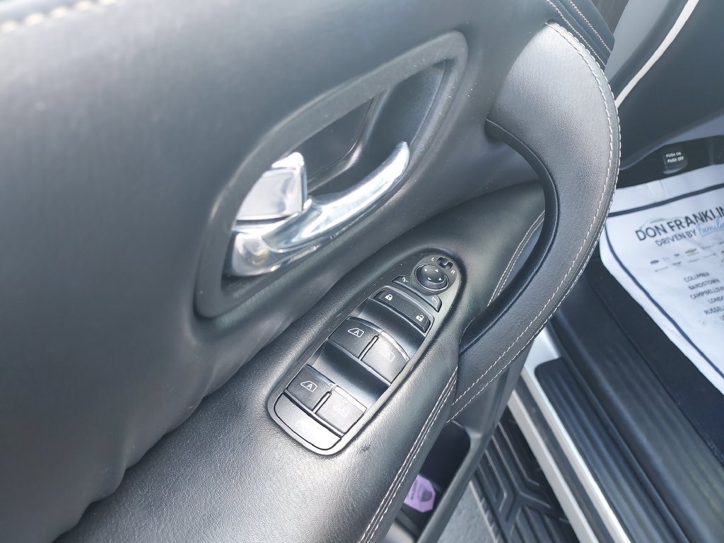 Used 2023 Silver Nissan Platinum image 11