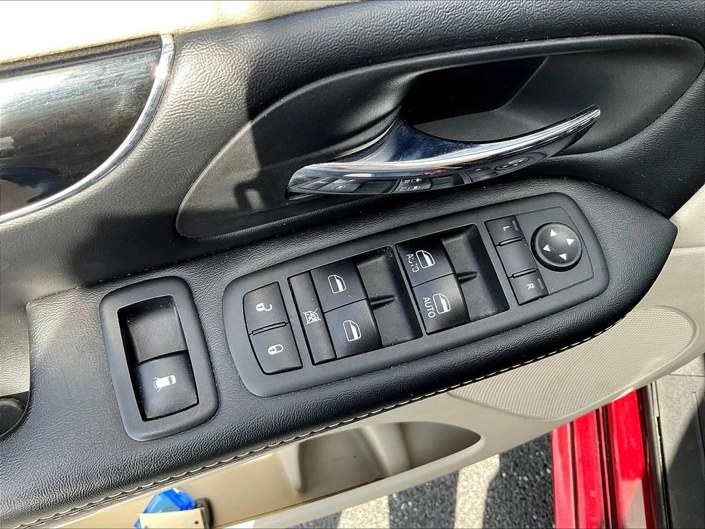 Used 2019 Red Dodge SXT image 21
