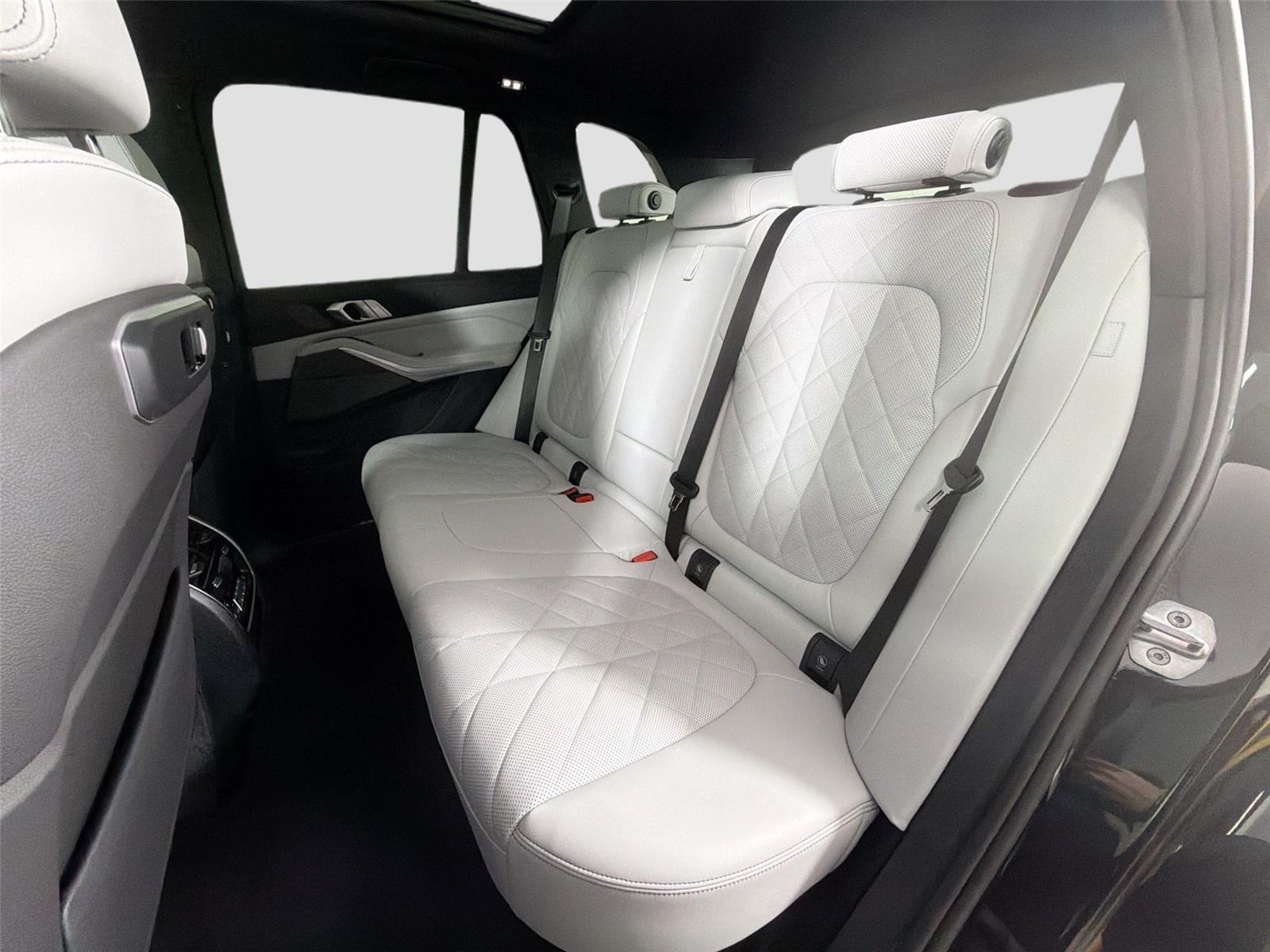 New 2026 Black Sapphire Metallic BMW xDrive40i image 23