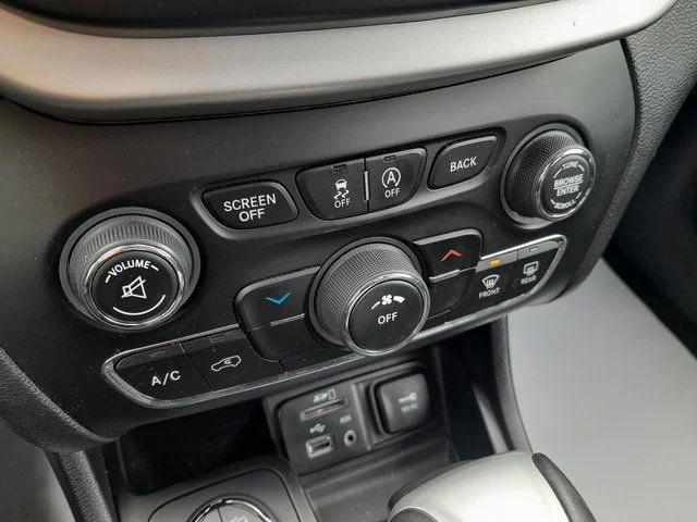 2017 Jeep Cherokee Trailhawk - Photo 26