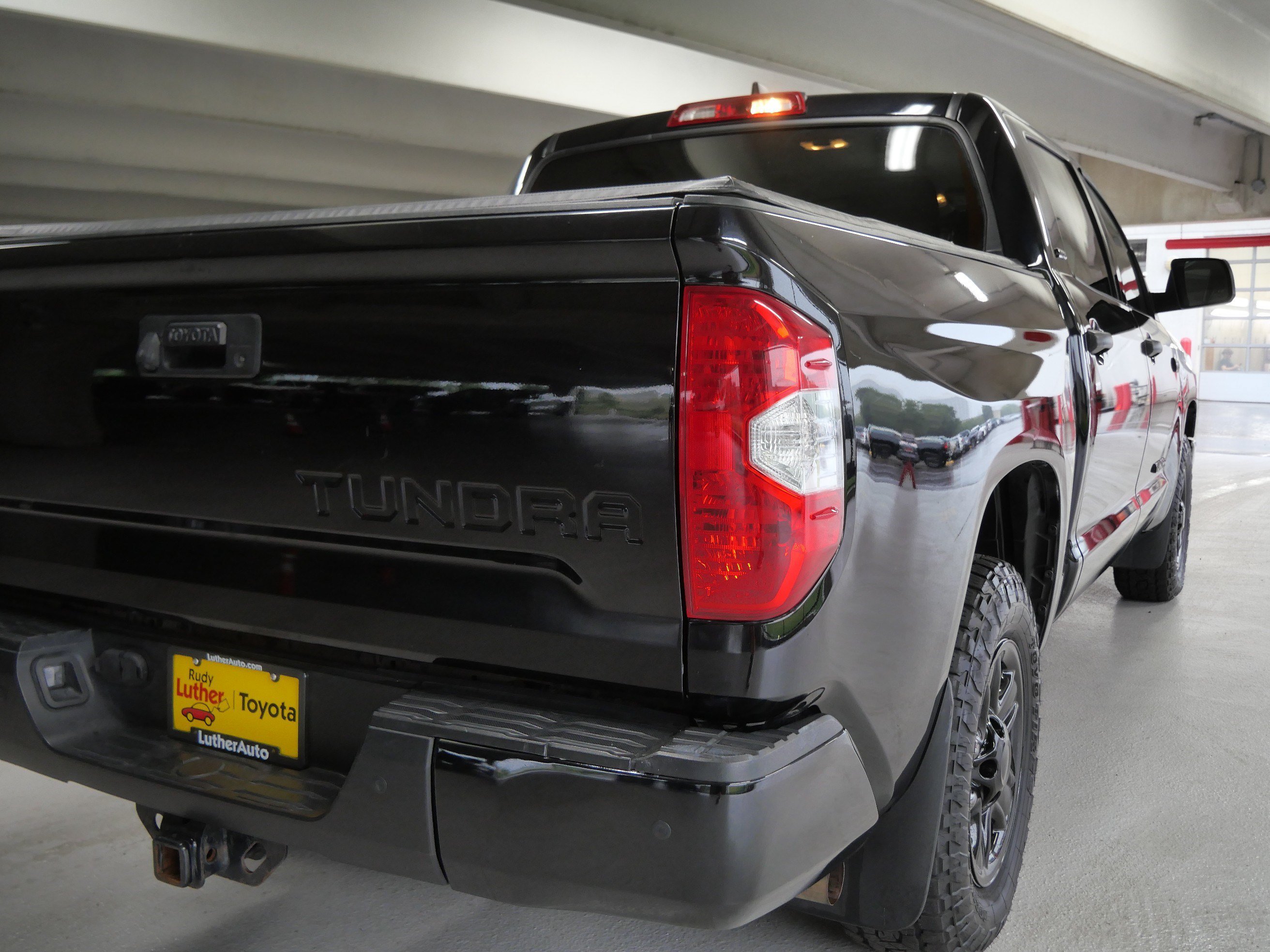 Certified Used 2020 Midnight Black Metallic Toyota SR5 image 17