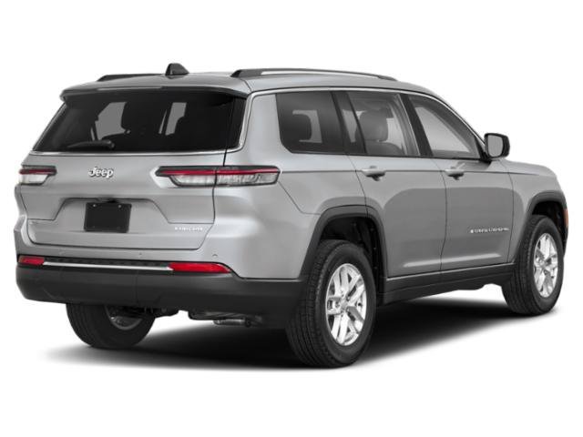 Used 2023 Diamond Black Crystal Pearlcoat Jeep Limited image 3