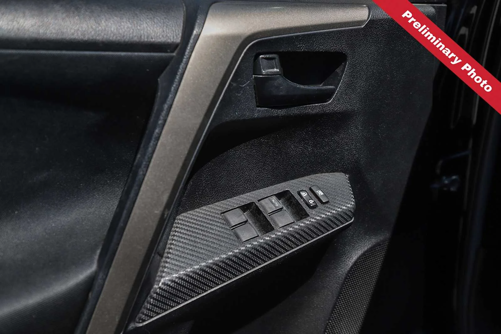 Used 2015 Black Toyota LE image 16