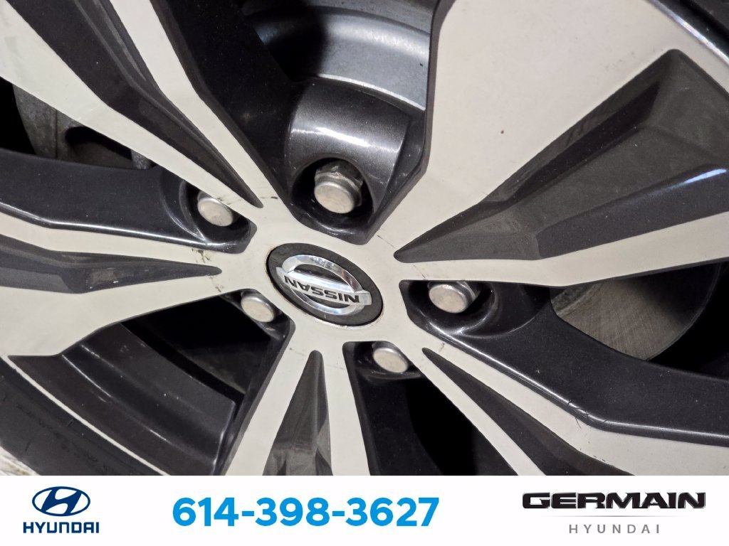 Used 2020 Blue Nissan S image 13