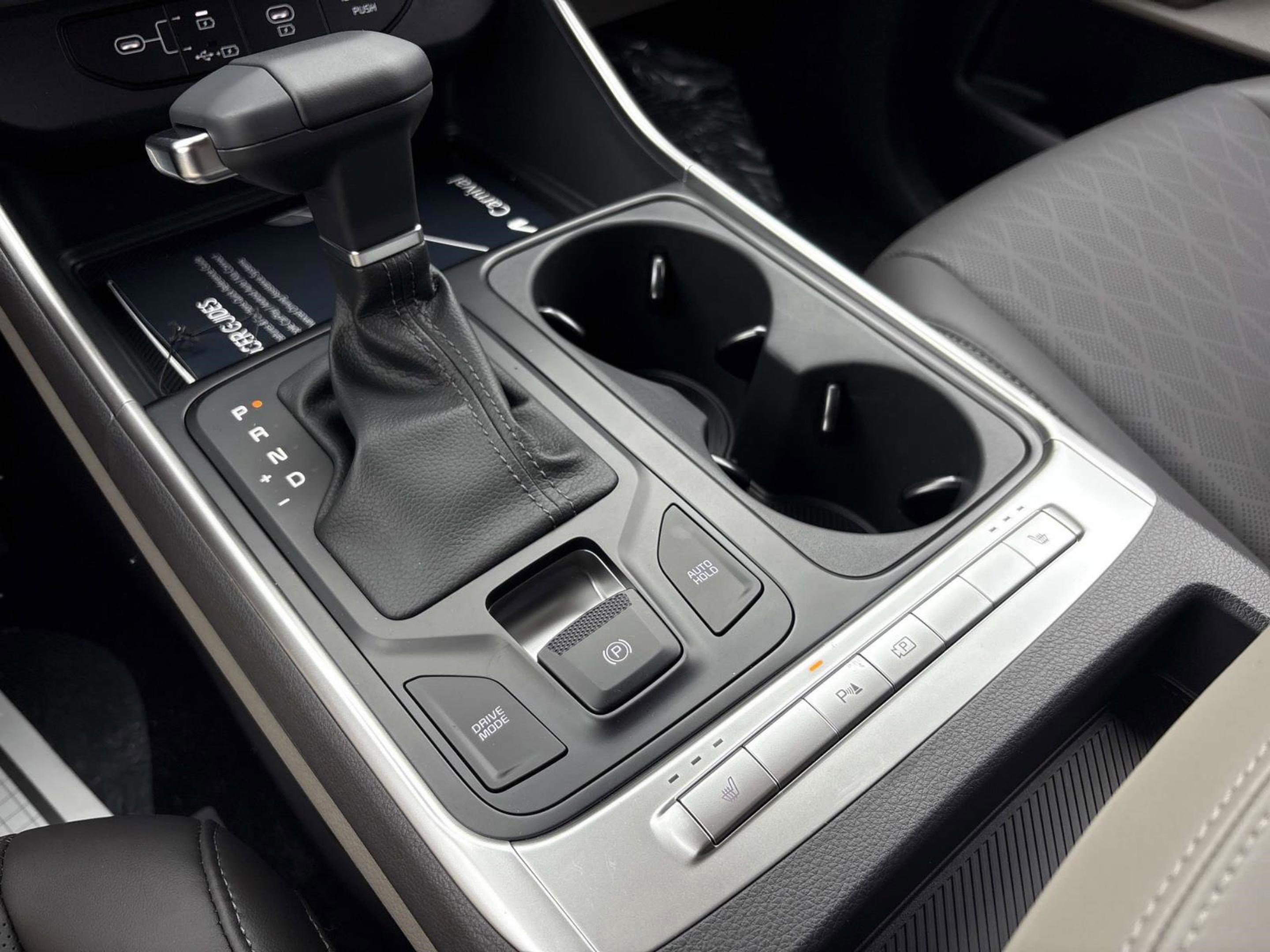 New 2026 Snow White Pearl Kia LXS image 28