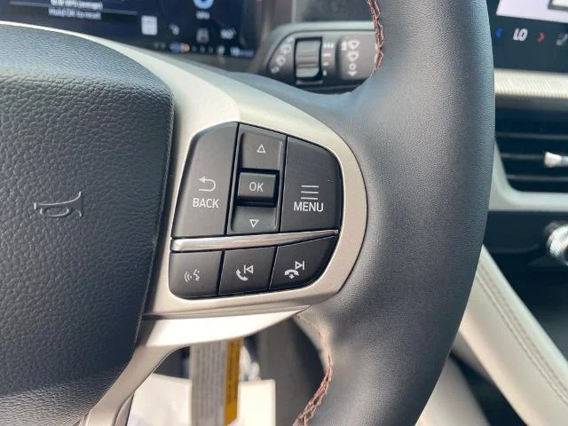 New 2026 Space White Metallic Ford Active image 18