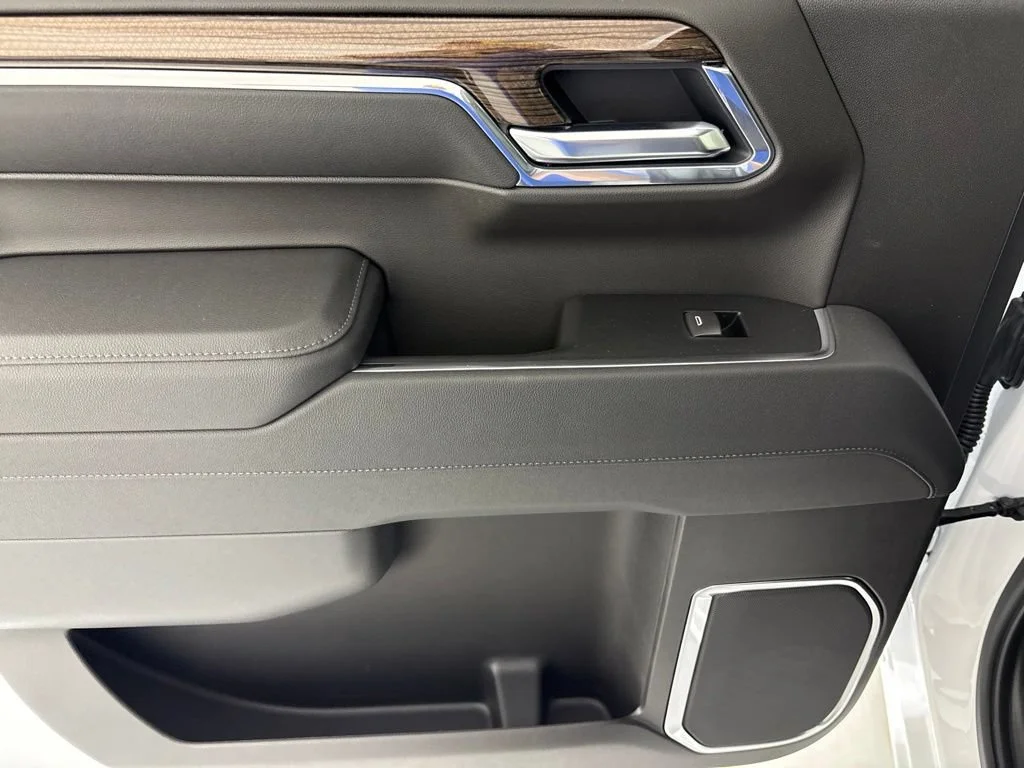 New 2026 Summit White Chevrolet LT Trail Boss image 29