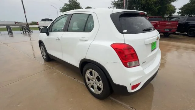Used 2018 SUMMIT WHITE Chevrolet LS image 6