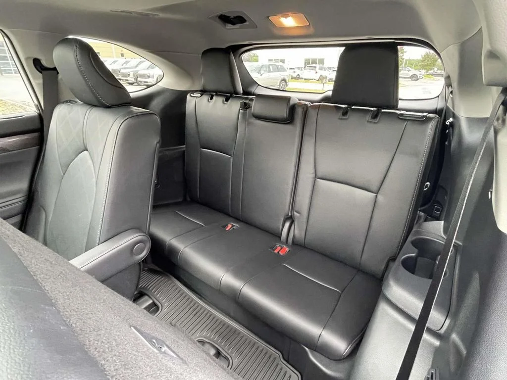 Used 2024 Wind Chill Pearl Toyota Platinum image 3