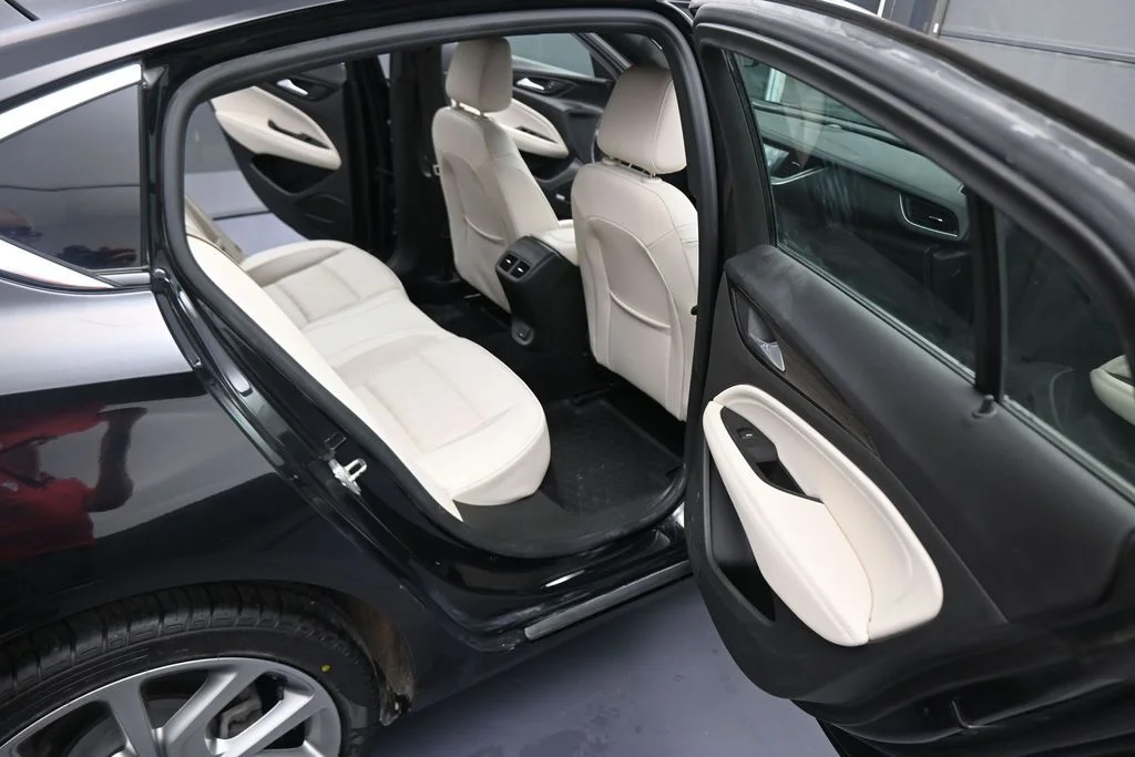 Used 2019 Black Buick Avenir image 43