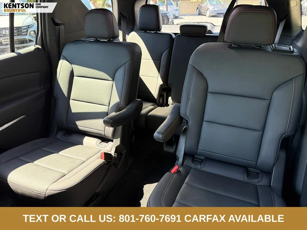 Used 2025 Gray Chevrolet Z71 image 33
