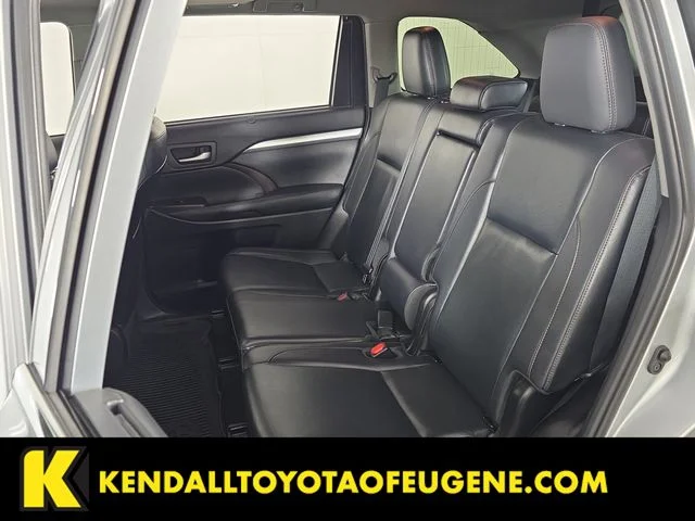 Used 2019 Silver Toyota XLE image 27