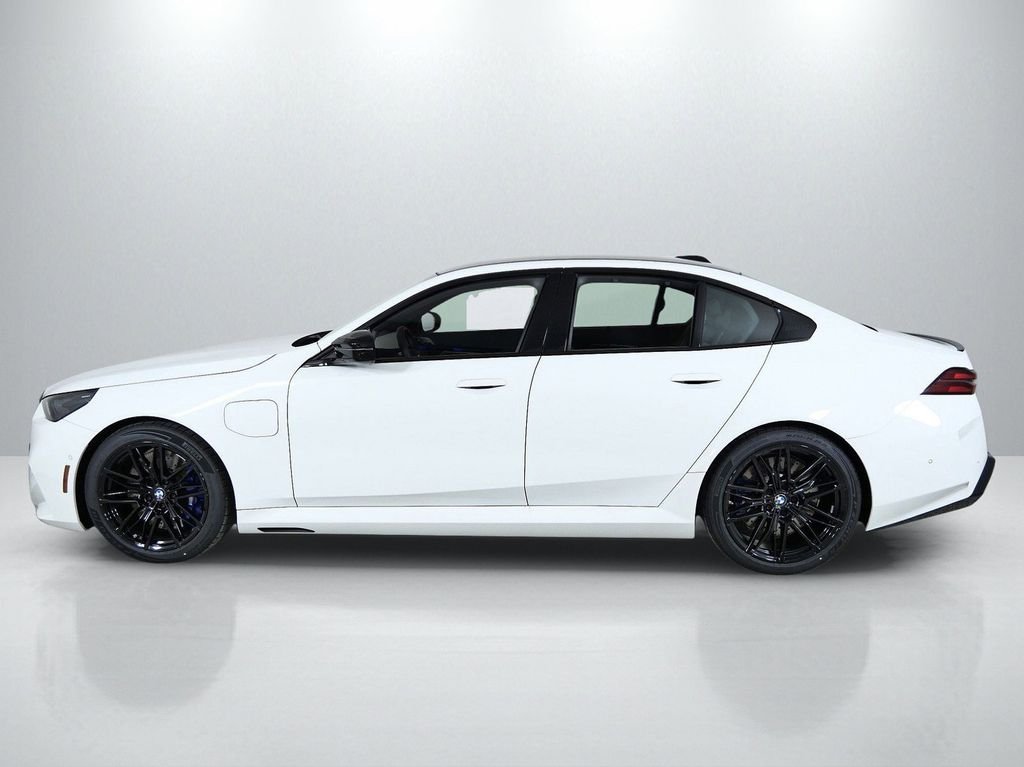 New 2026 Alpine White BMW Base image 15