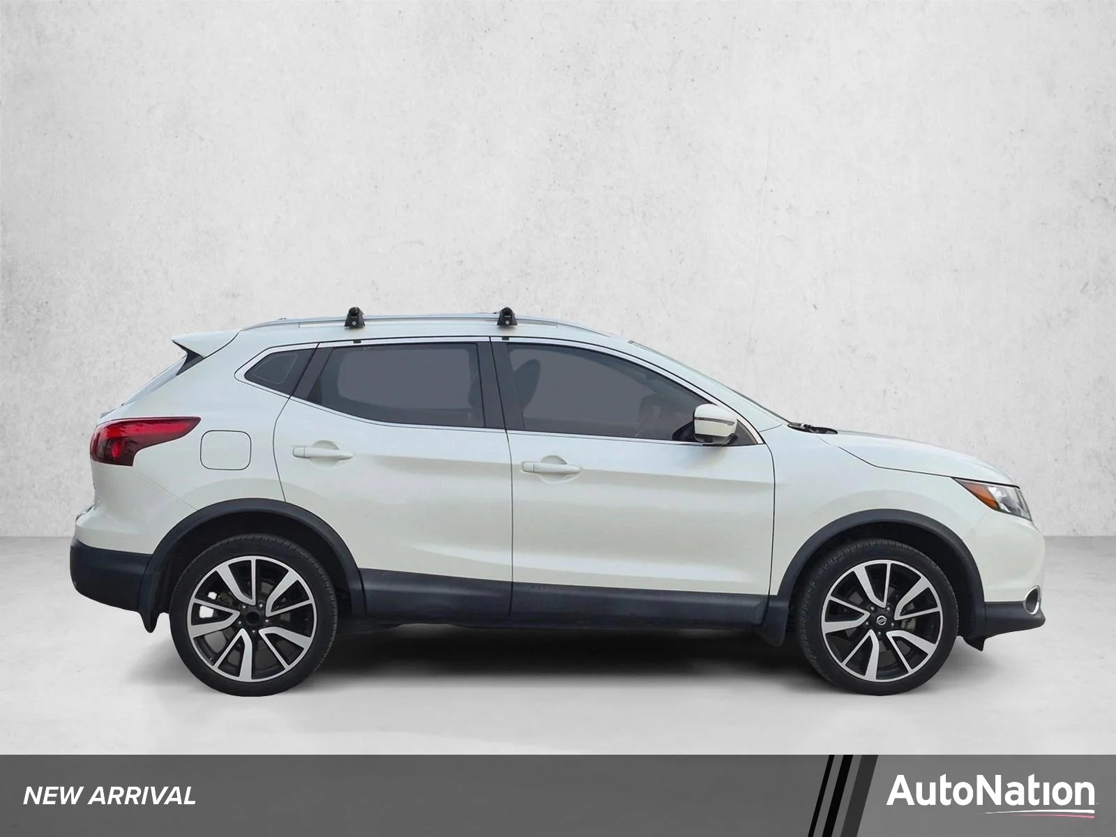 Used 2019 Pearl White Tricoat Nissan SL image 1