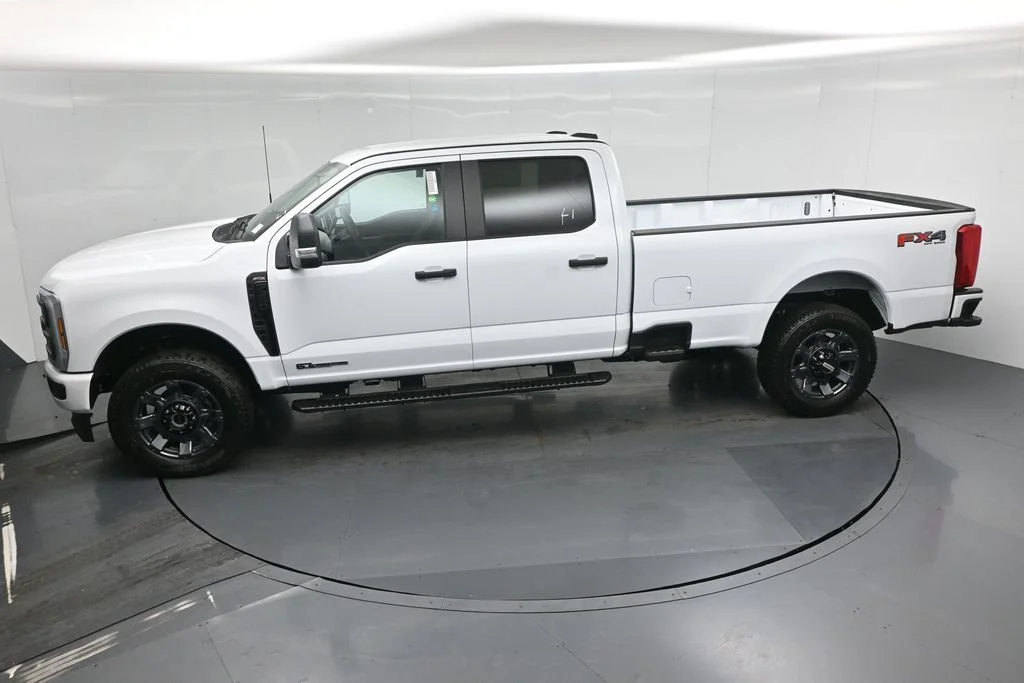 New 2026 Oxford White Ford XL image 37