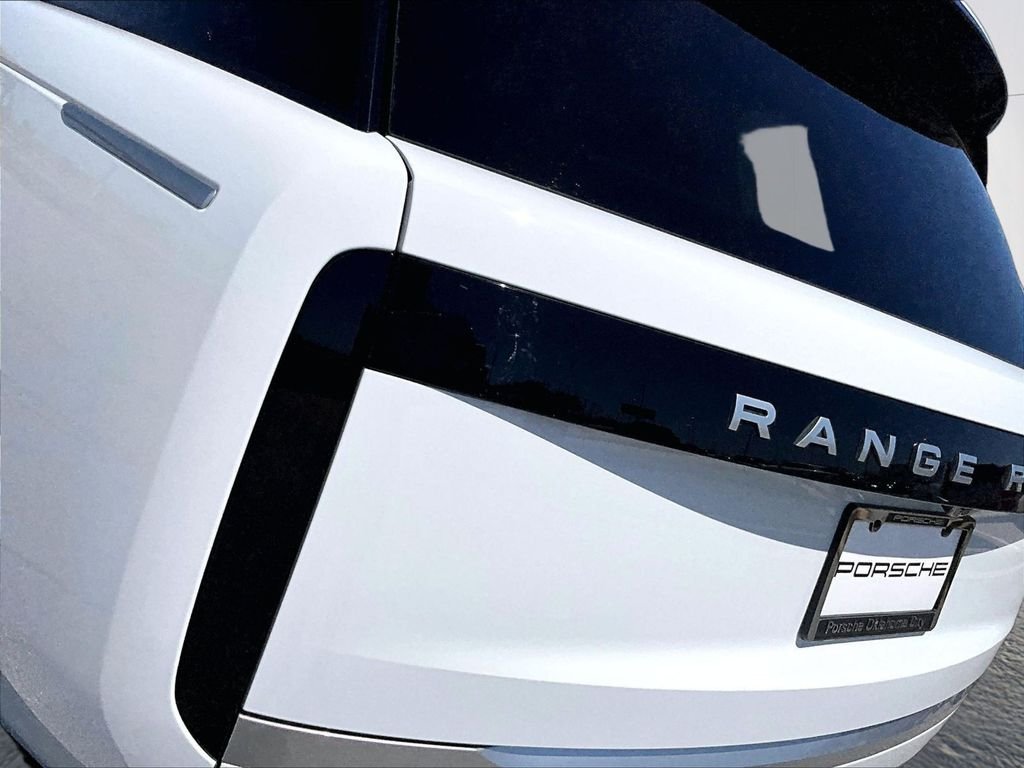 Used 2025 White Land Rover Autobiography image 21
