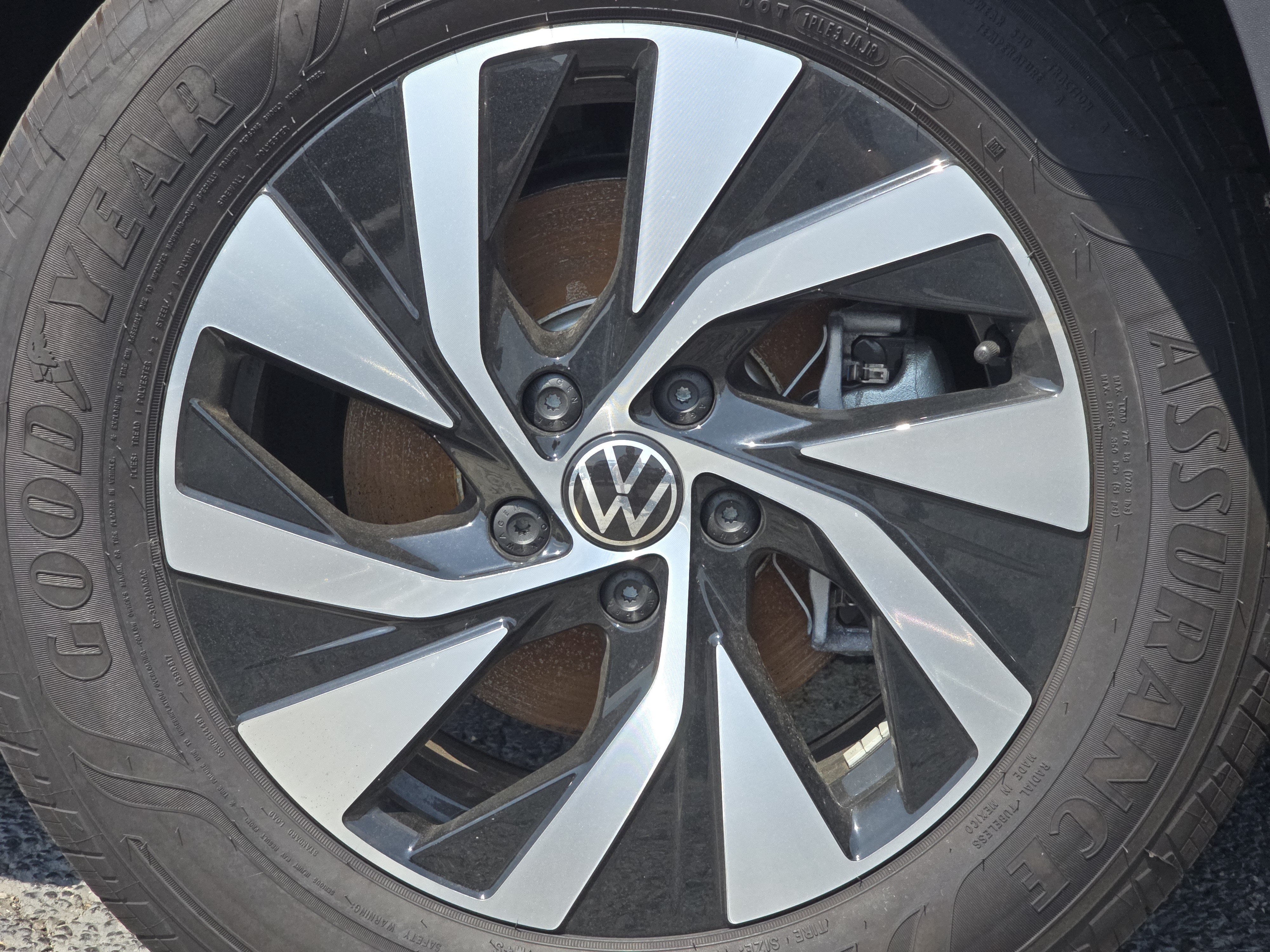 New 2026 Platinum Gray Metallic Volkswagen S image 13