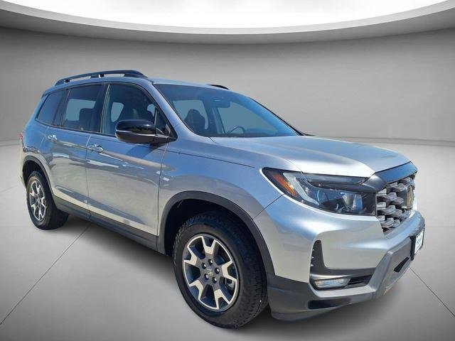 Used 2023 Lunar Silver Metallic Honda TrailSport image 7