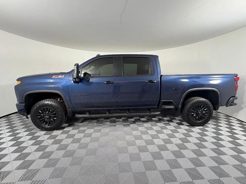 Used 2021 Northsky Blue Metallic Chevrolet LT image 13
