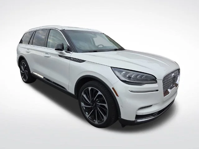 Used 2024 White Lincoln Reserve image 4