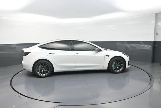 Used 2022  Tesla Long Range image 13