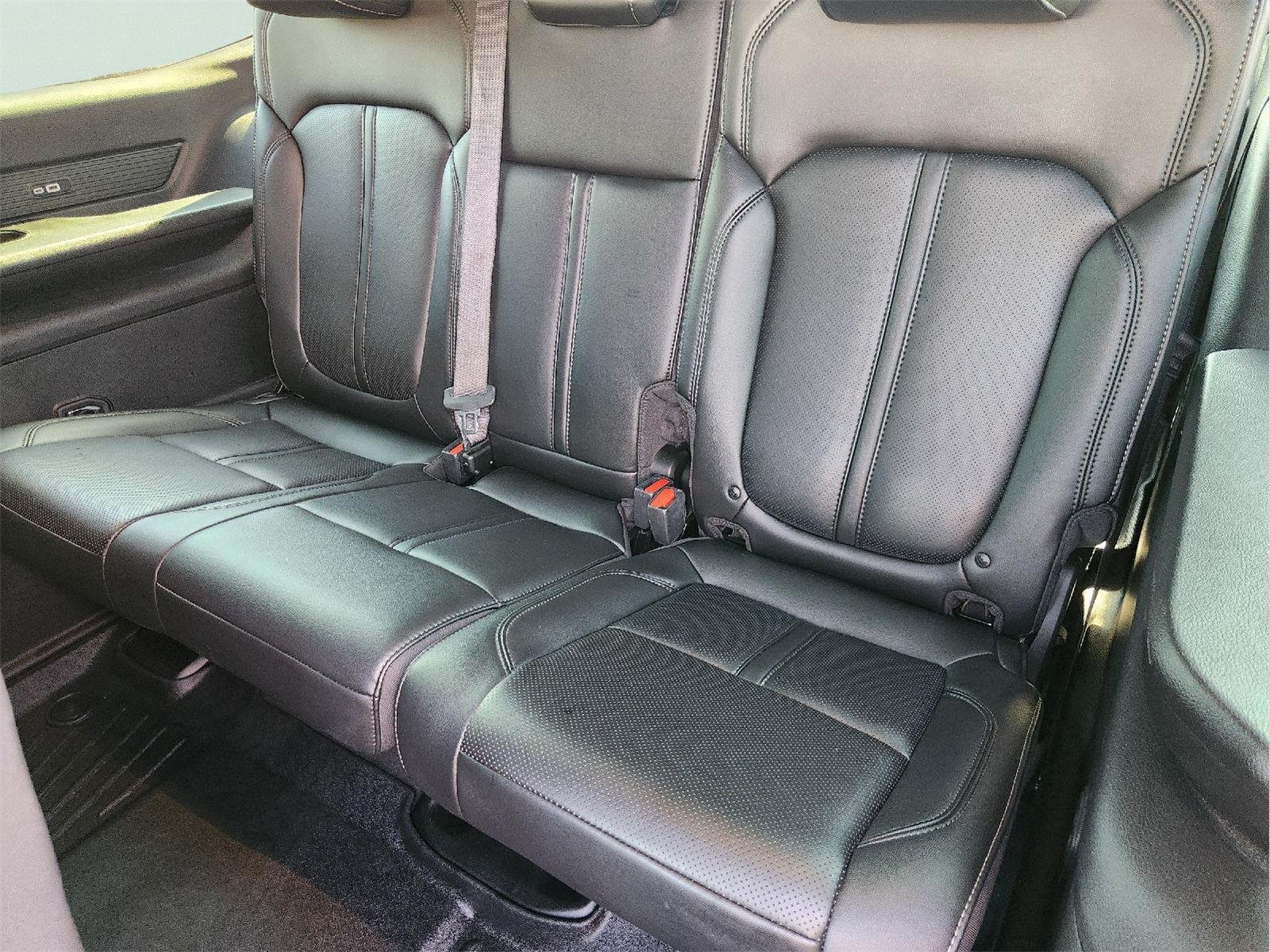 2022 Jeep Wagoneer photo 30 of 32