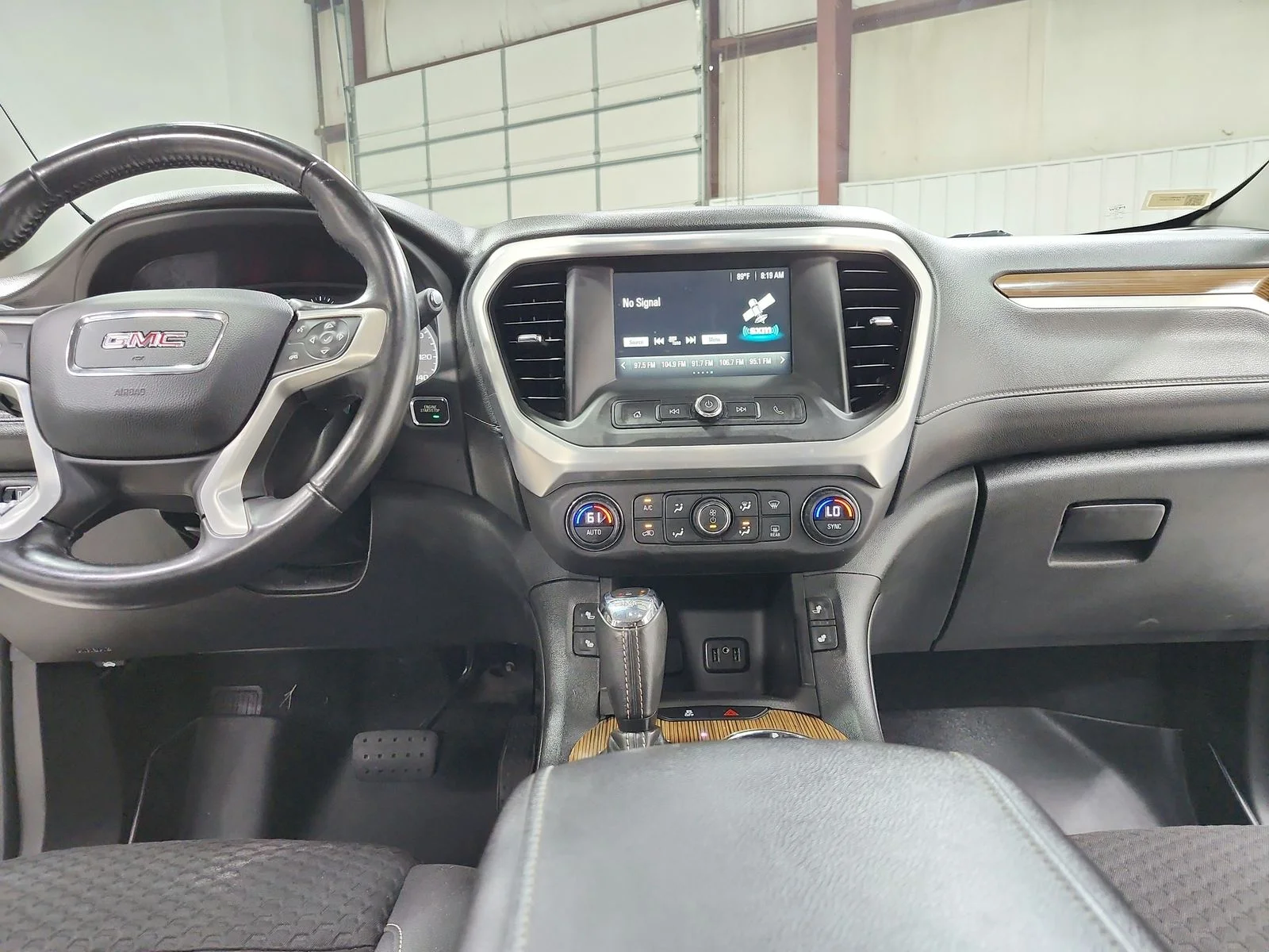 Used 2018 Silver GMC SLE-2 image 25