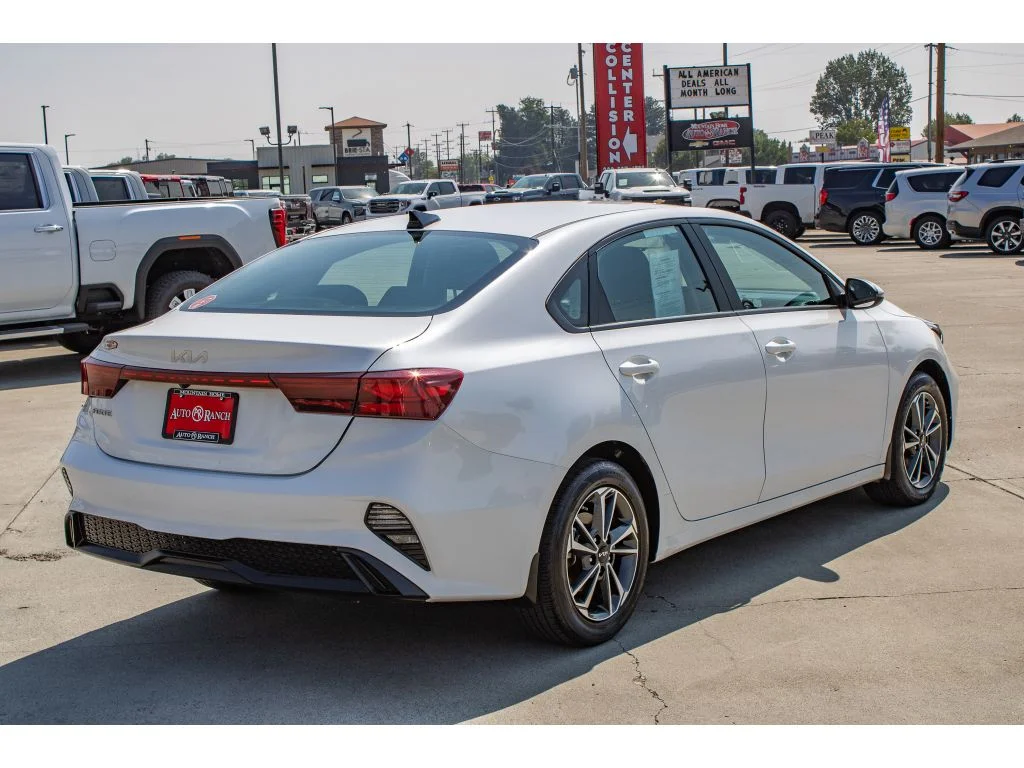 Used 2024 Snow White Pearl Kia LXS image 8
