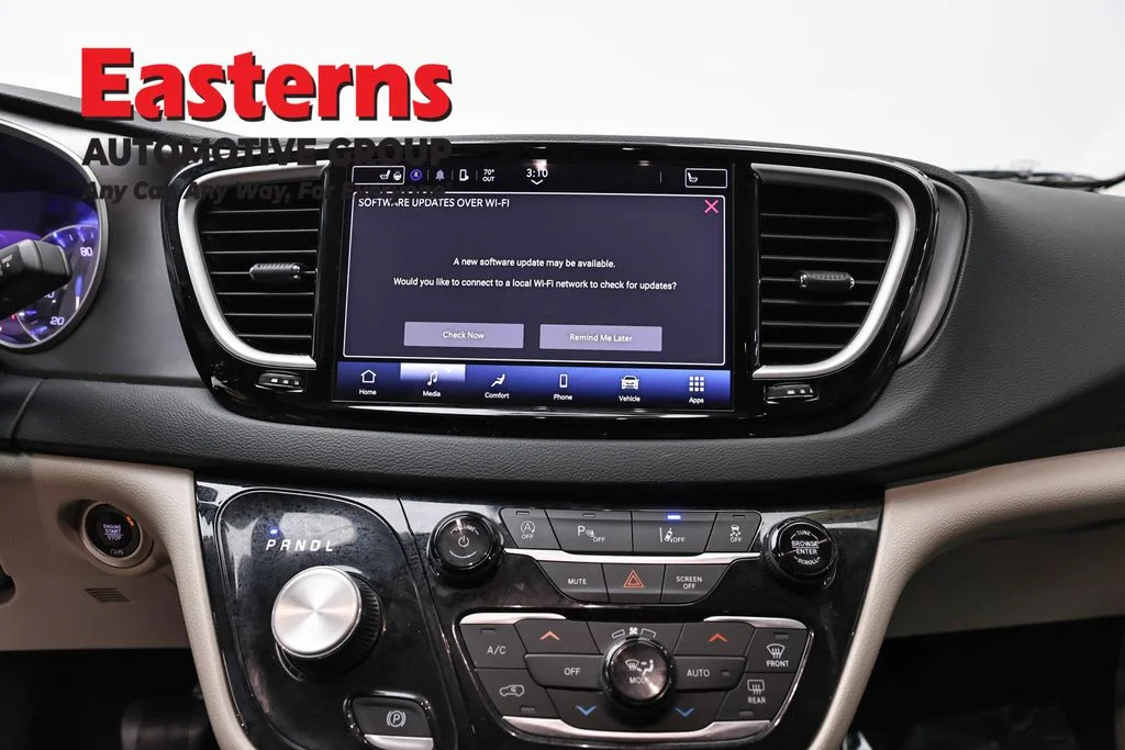 Used 2023 Black Chrysler Touring L image 12