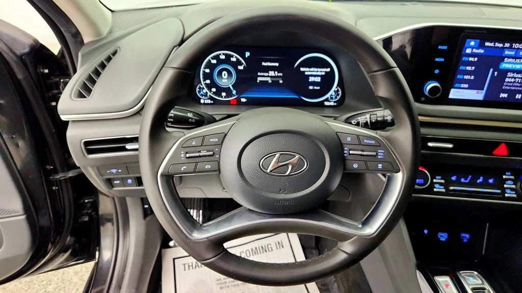 Used 2022 Phantom Black Hyundai SEL 2.5L w/ Convenience Pkg, Panoramic Sunroof & Digital Cluster image 14