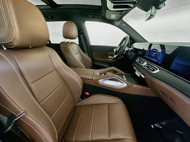 New 2027 White Mercedes-Benz GLS 450 image 29