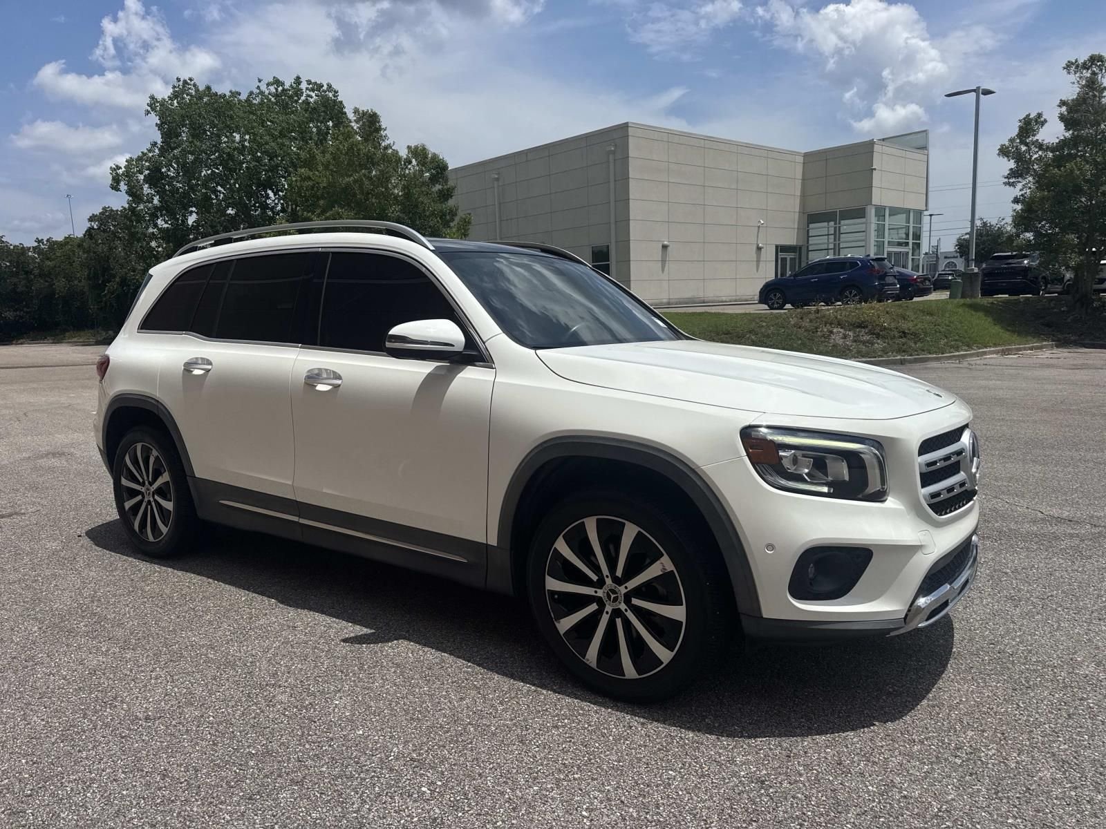 Used 2022  Mercedes-Benz GLB 250 image 3