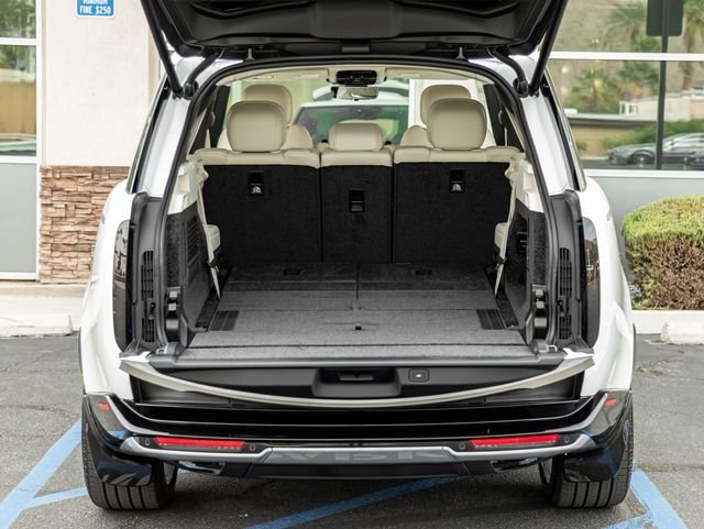 New 2026 Ostuni Pearl White LAND ROVER SE 7 Seats image 25