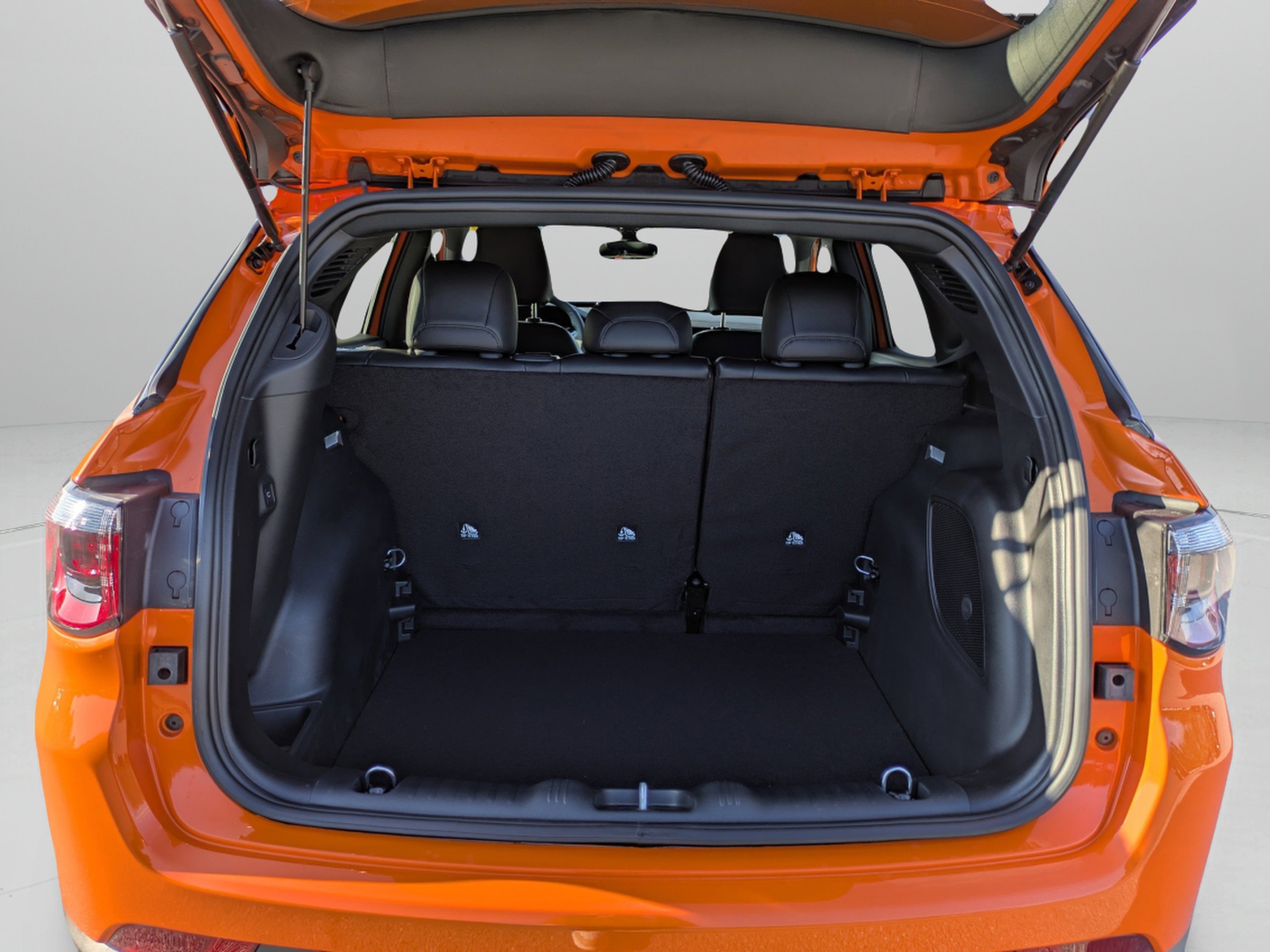 New 2026 Joose (DISC) Jeep Latitude Altitude image 9