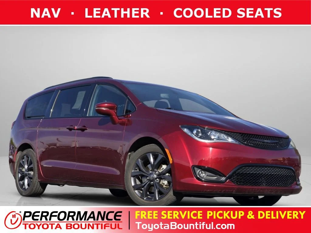 2020 Chrysler Pacifica Limited's photo