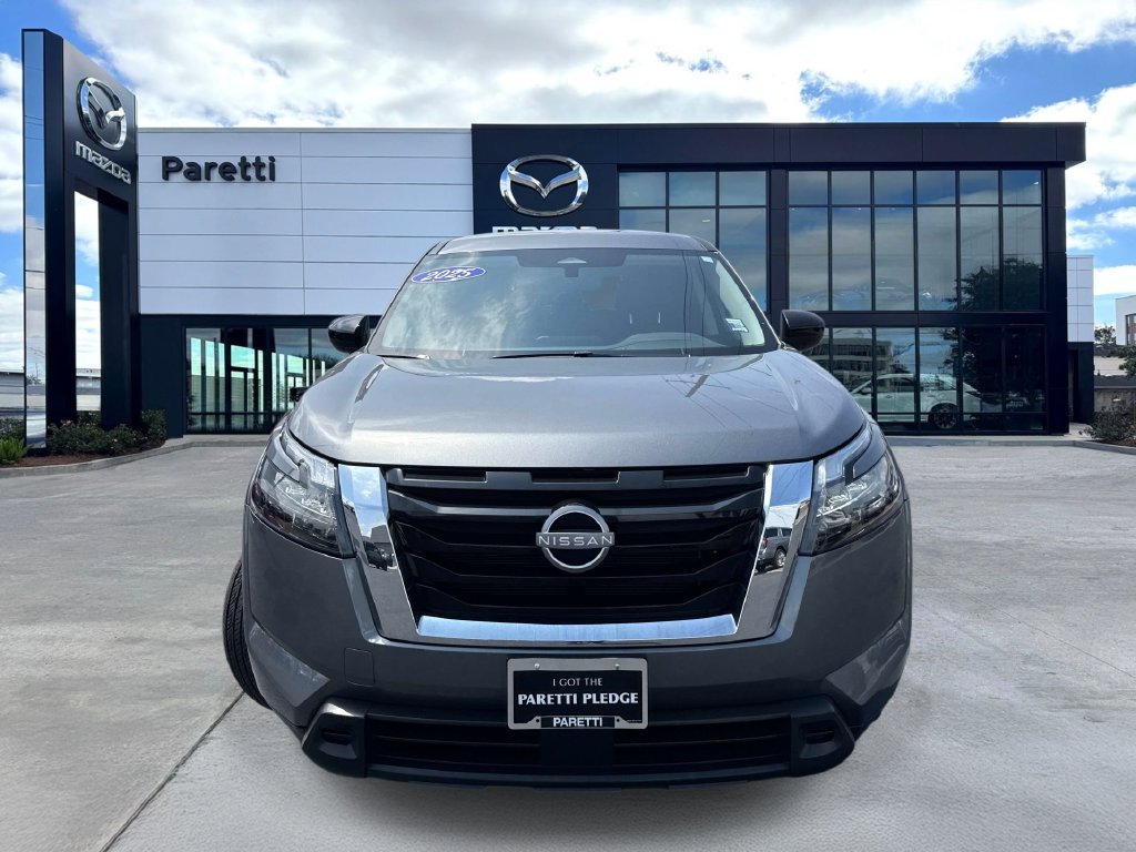 Used 2025 Gray Nissan S image 4