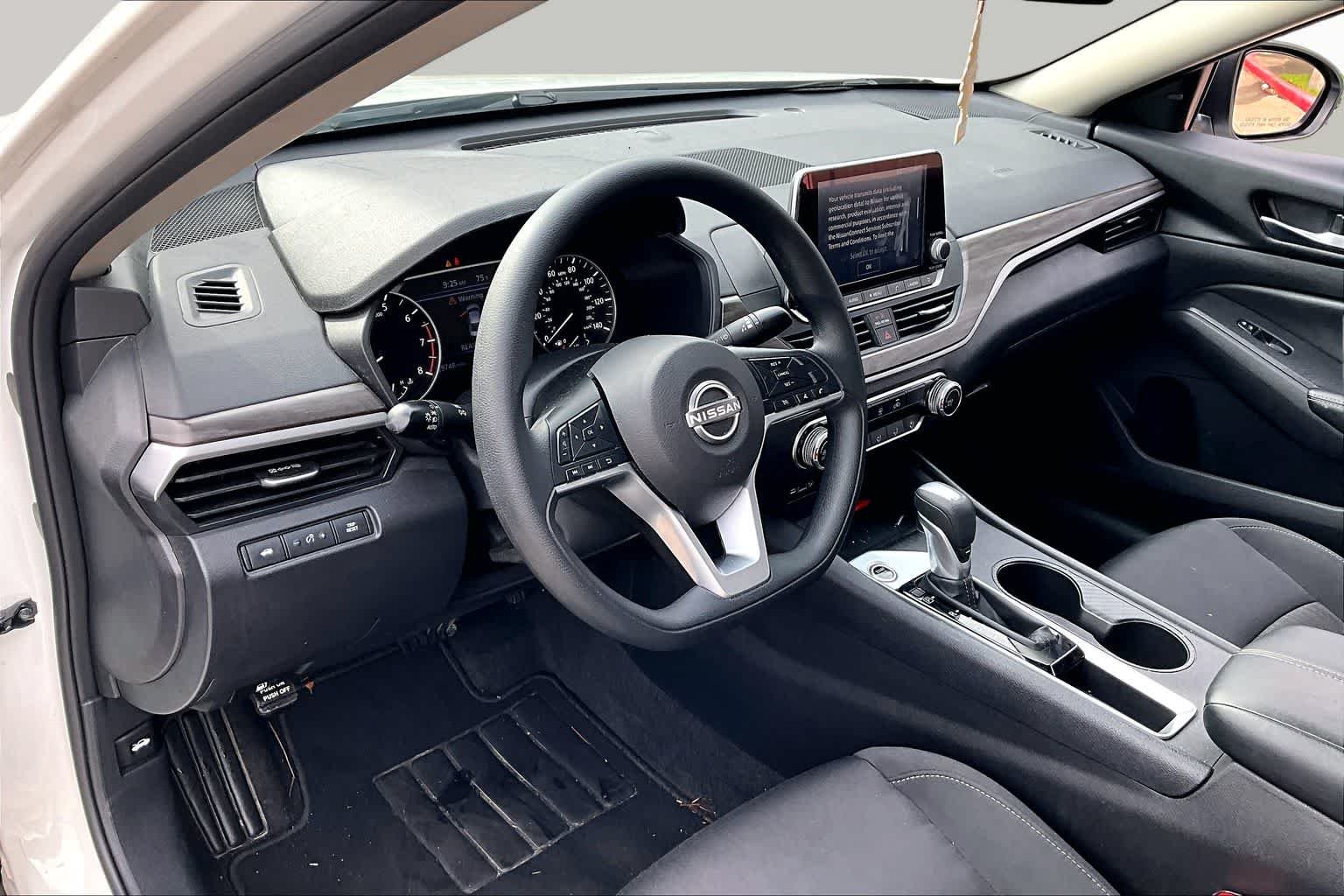 Used 2025 Glacier White Nissan SV image 16