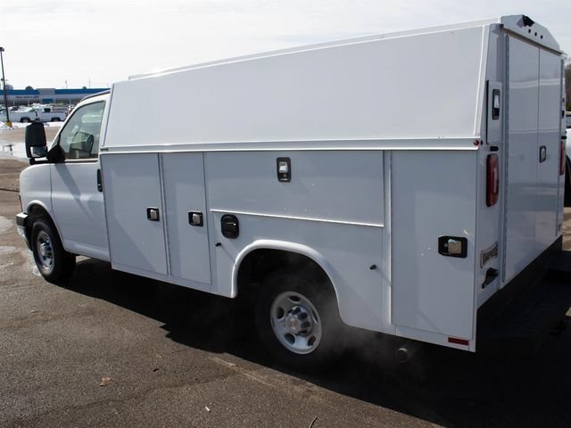 New 2025 Summit White Chevrolet 1WT image 2