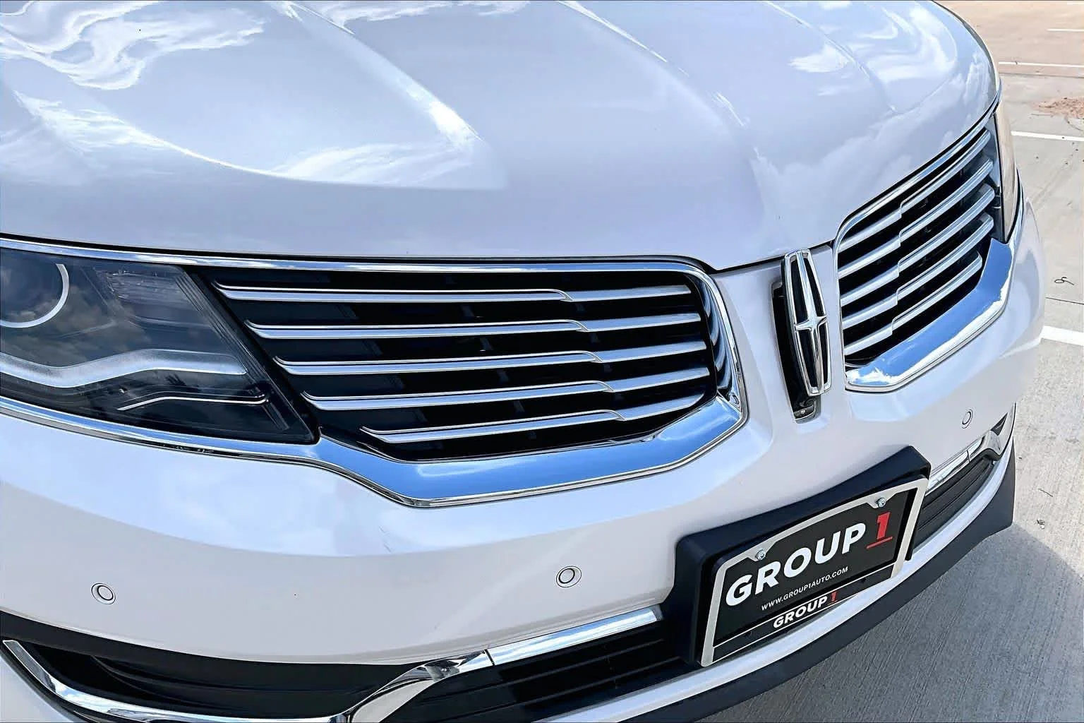 Used 2018 White Platinum Metallic Tri-Coat Lincoln Reserve image 29