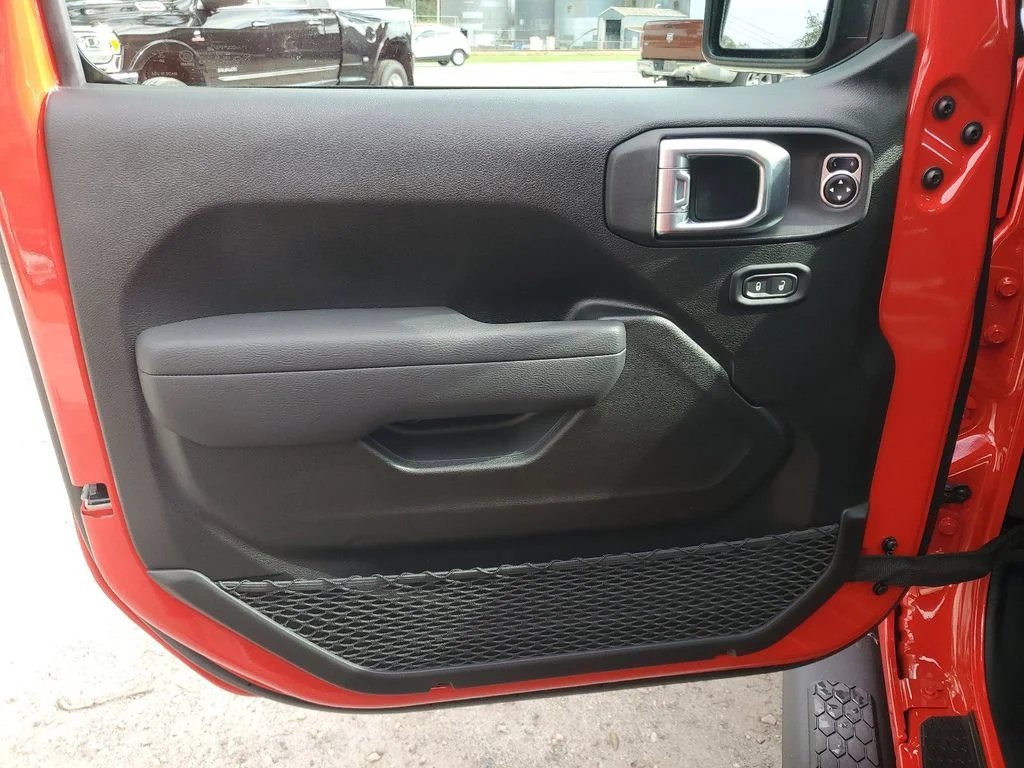 New 2025 Firecracker Red Clear-Coat Exterior Paint Jeep Sport S image 8