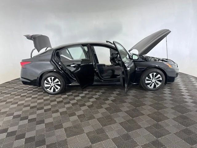 Used 2023 Black Nissan 2.5 S image 13