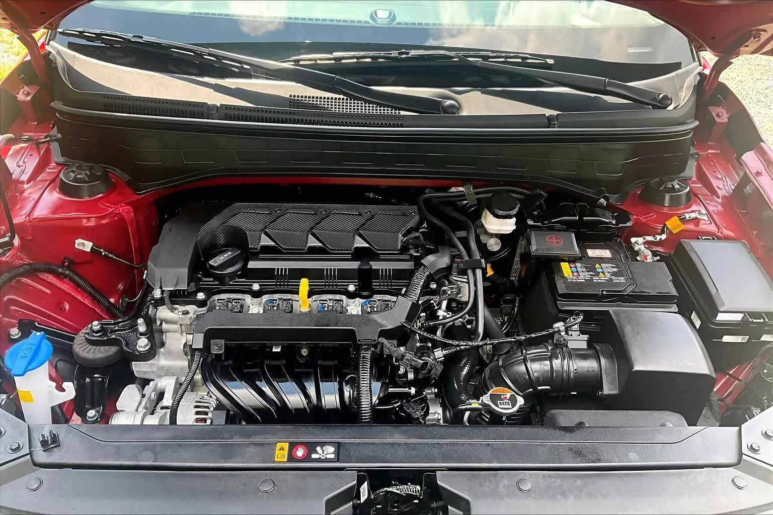 Used 2025 Ultimate Red Hyundai SE image 32