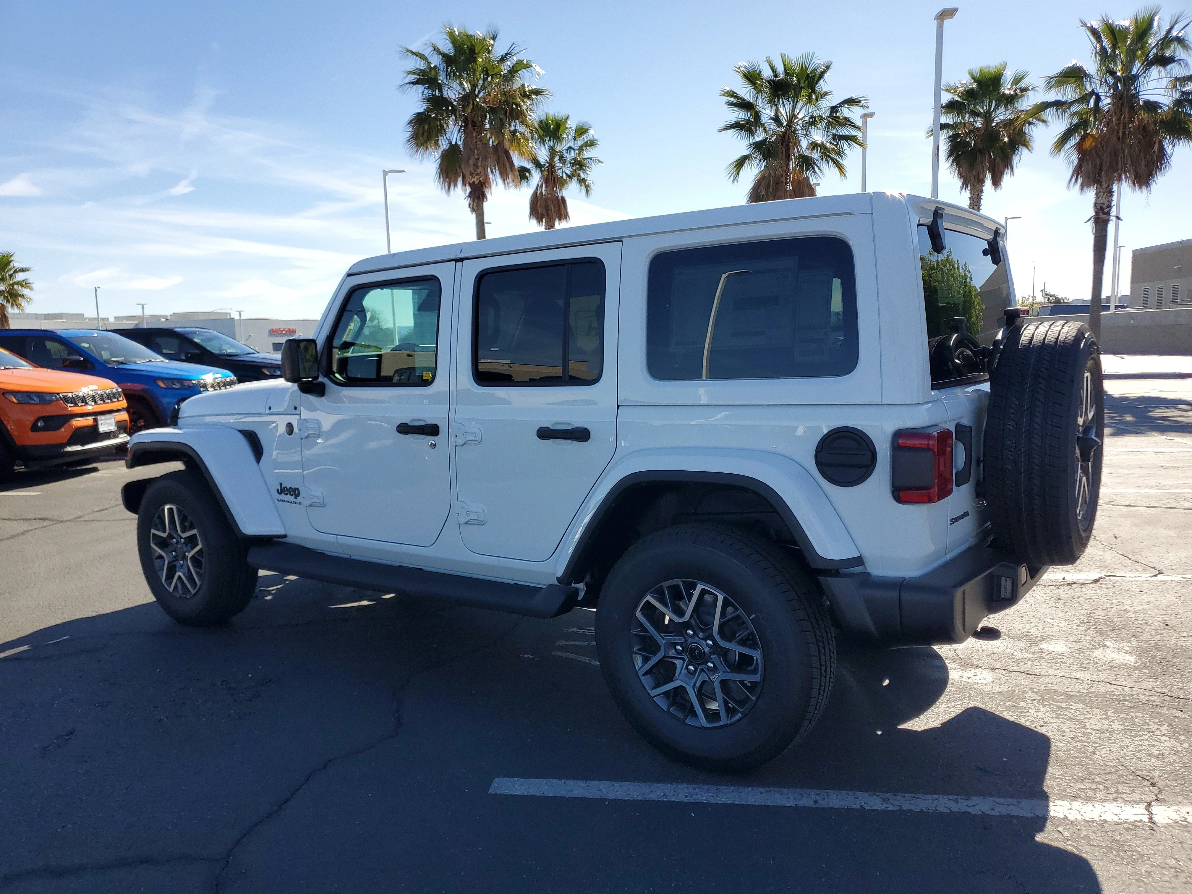 New 2026 Bright White Clear-Coat Exterior Paint Jeep Sahara image 6