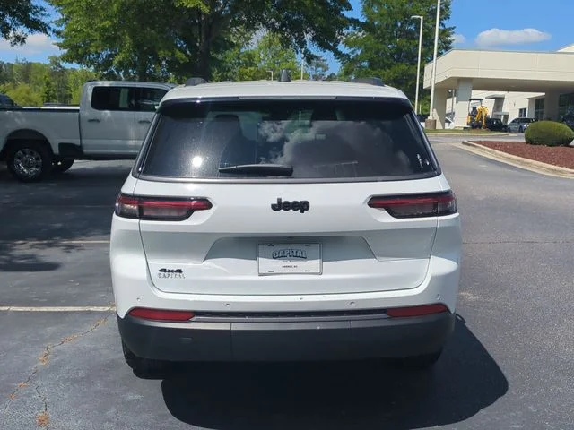 New 2026 Bright White Clear-Coat Exterior Paint Jeep Laredo image 4