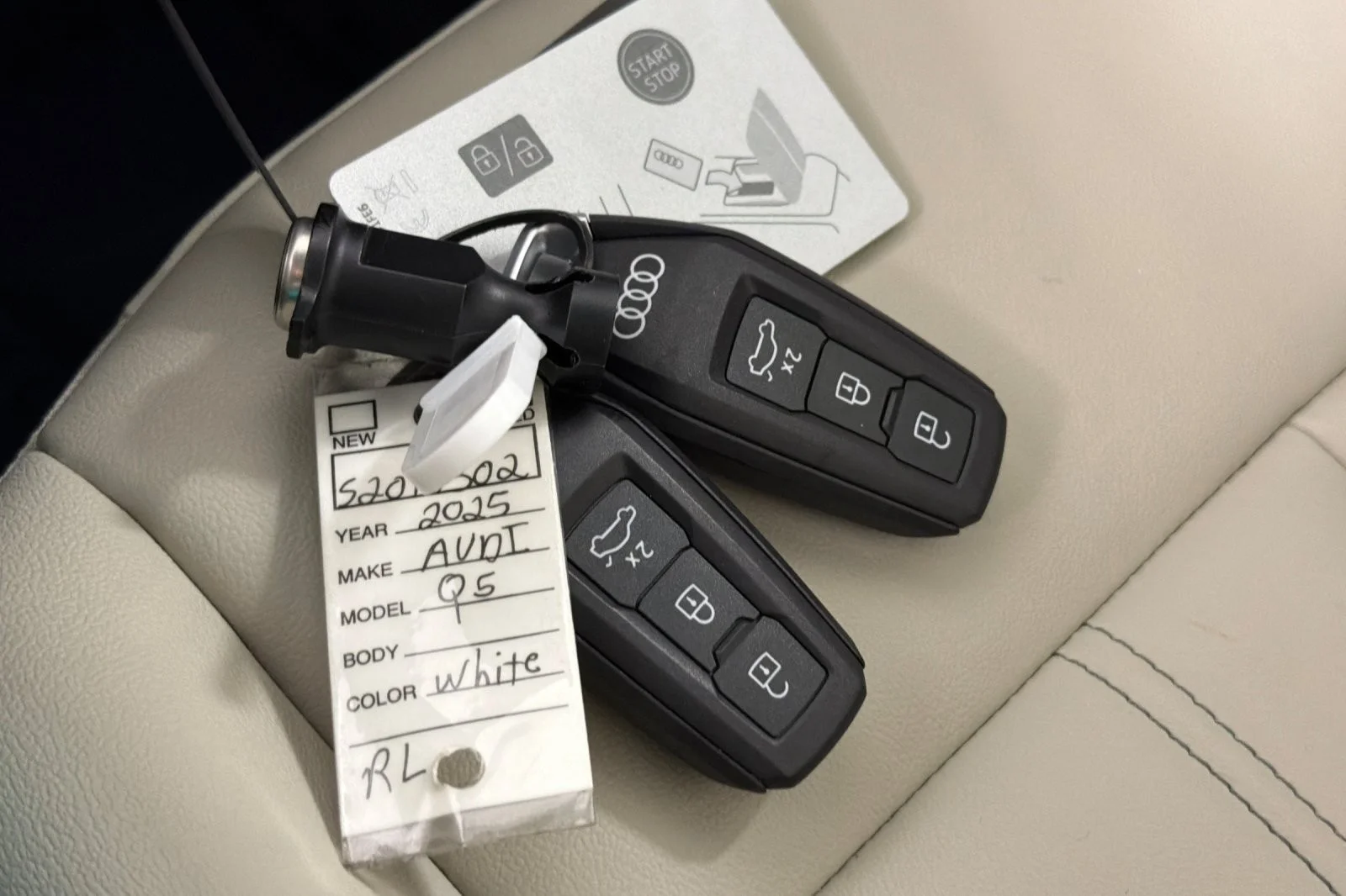Used 2025 Glacier White Metallic Audi Premium 2.0 TFSI quattro image 25