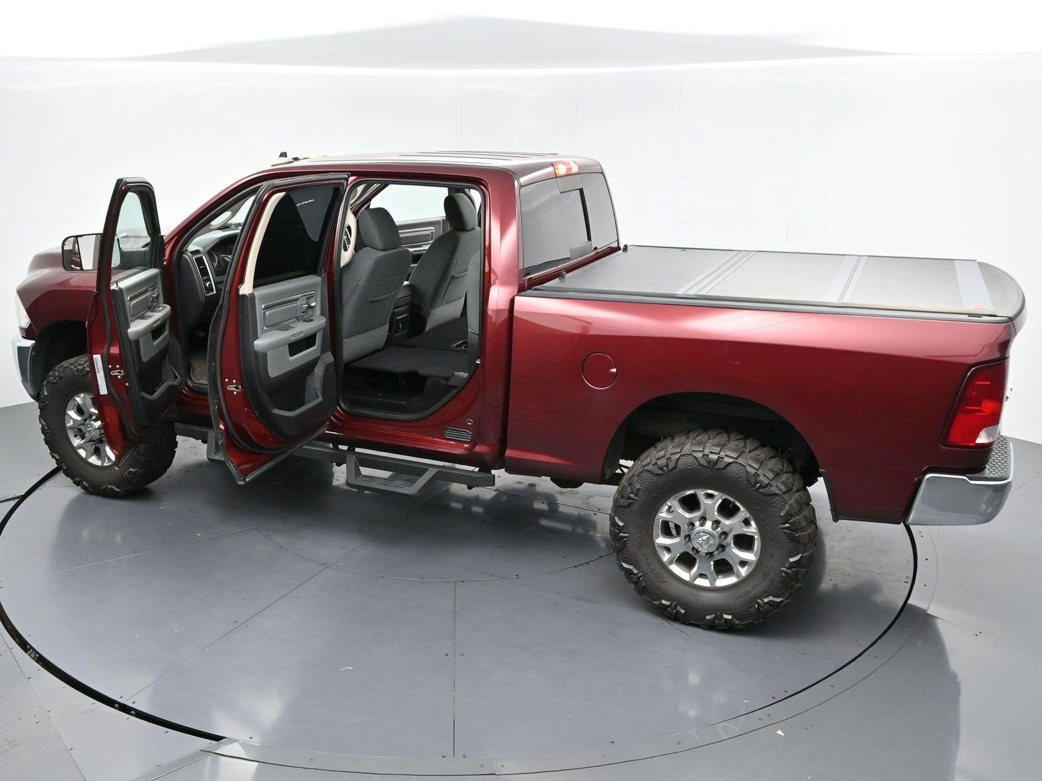 Used 2017 Delmonico Red Pearlcoat Ram Big Horn image 37