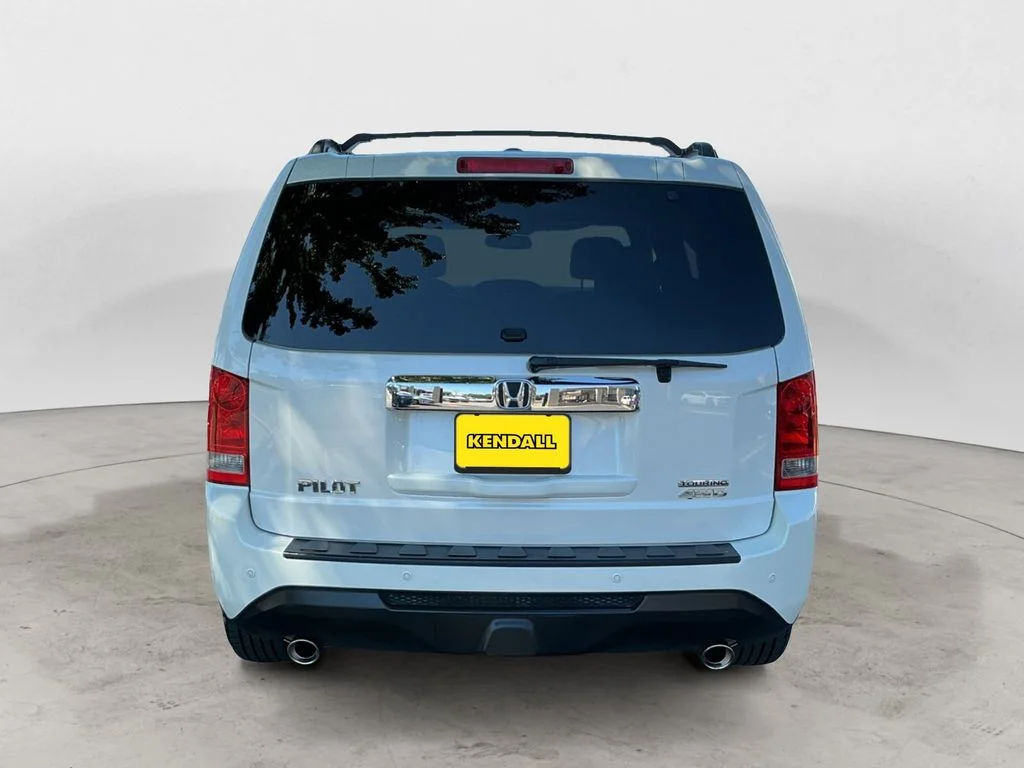 Used 2013 White Honda Touring image 6