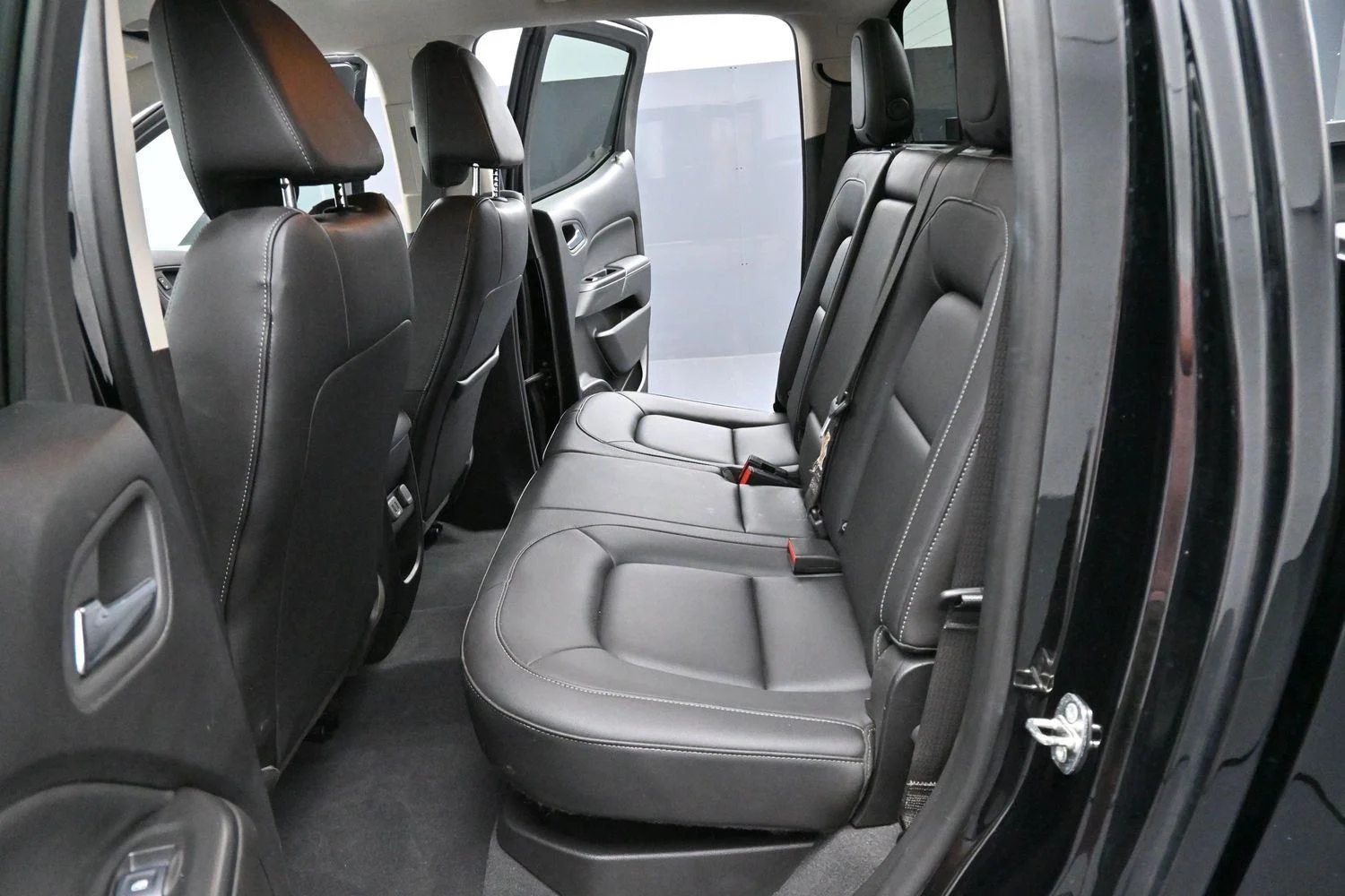 Used 2019 Onyx Black GMC 4WD SLT image 30